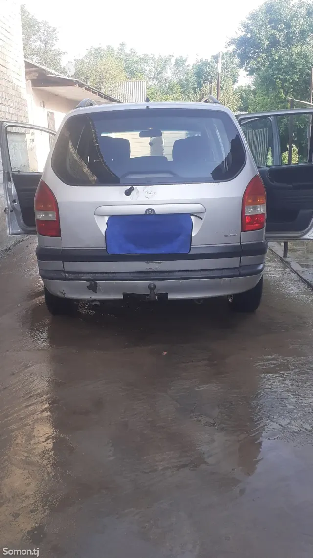 Opel Zafira 1999 · 1.8 MT