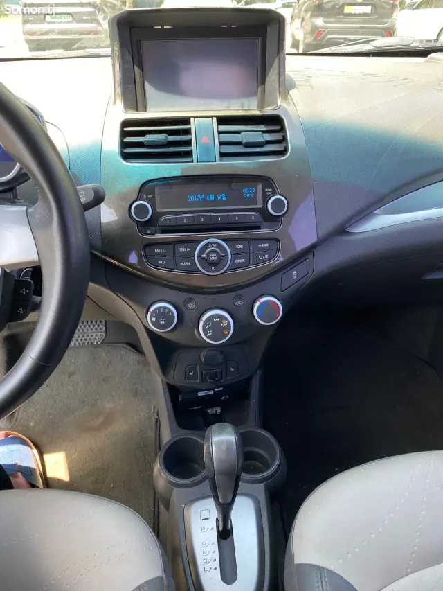 Chevrolet Spark 2014 · 1.0 AT