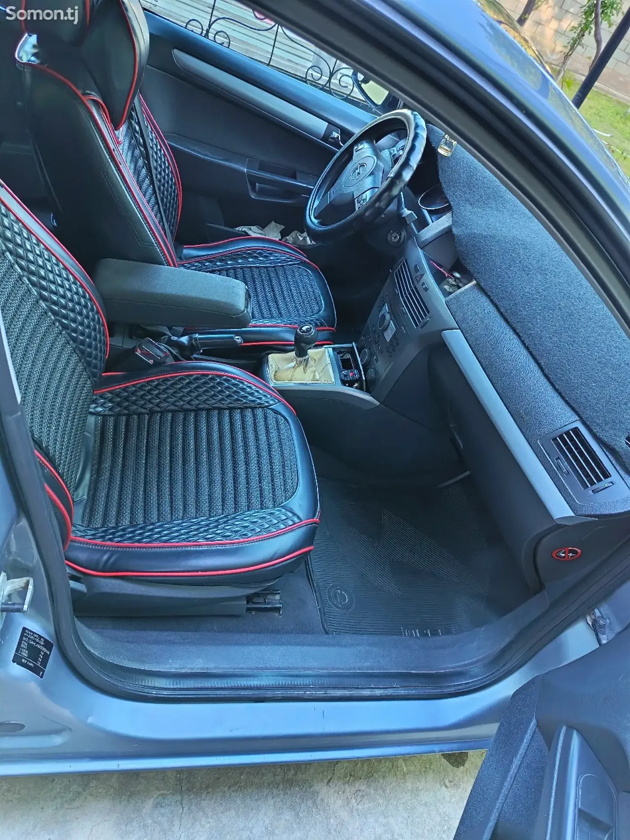 Opel Astra H 2004 · 1.6 MT