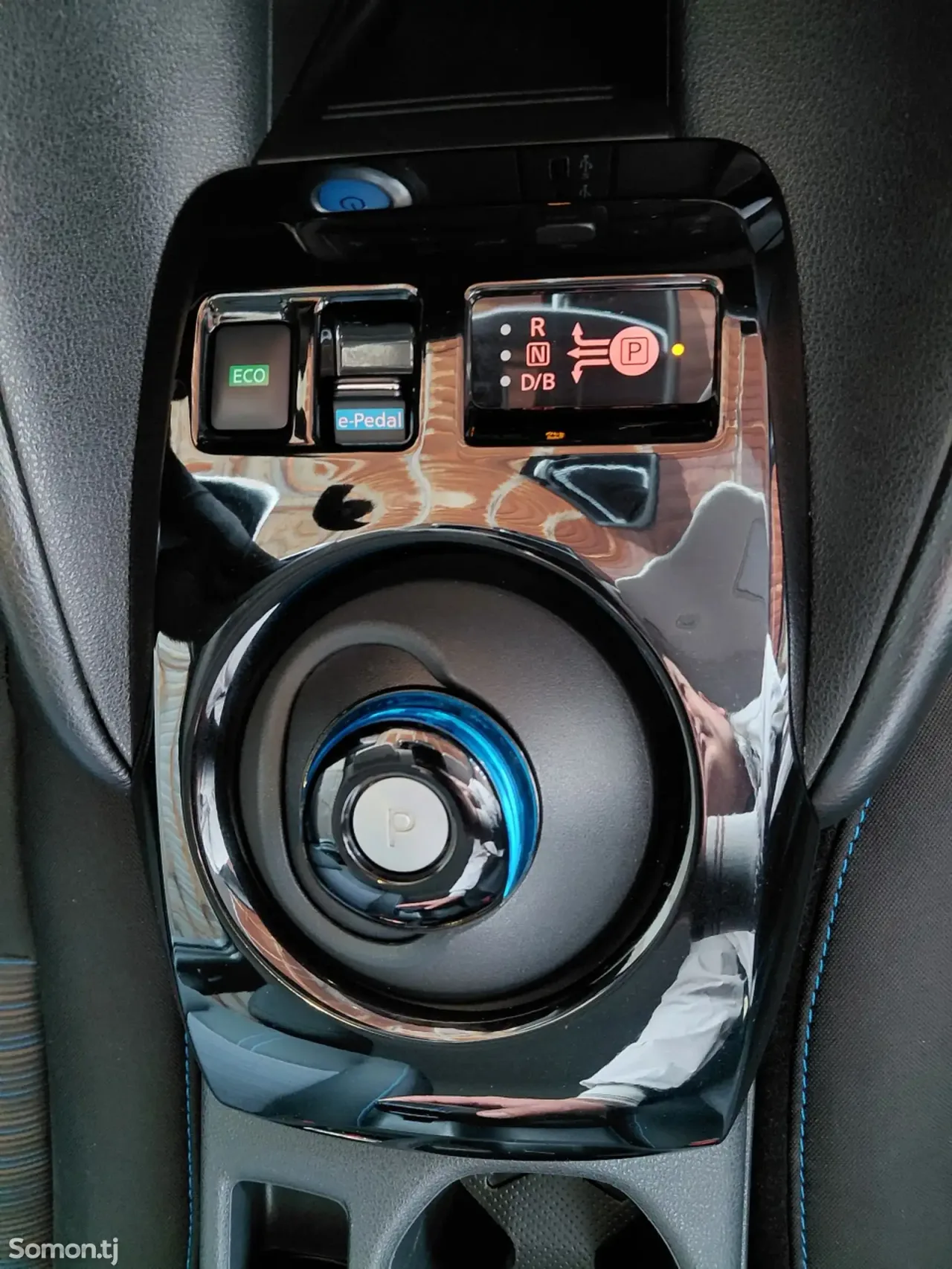 Nissan Leaf 2020 · AT