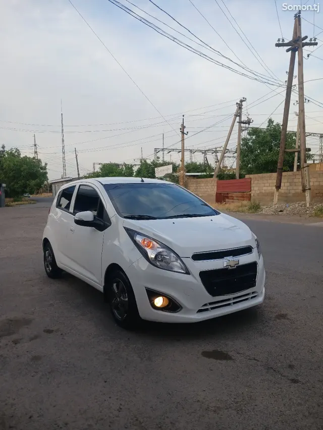 Chevrolet Spark 2014 · 1.1 AT