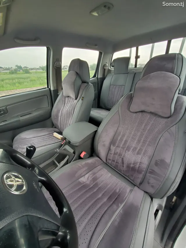 Toyota Hilux 2015 · 2.7 MT