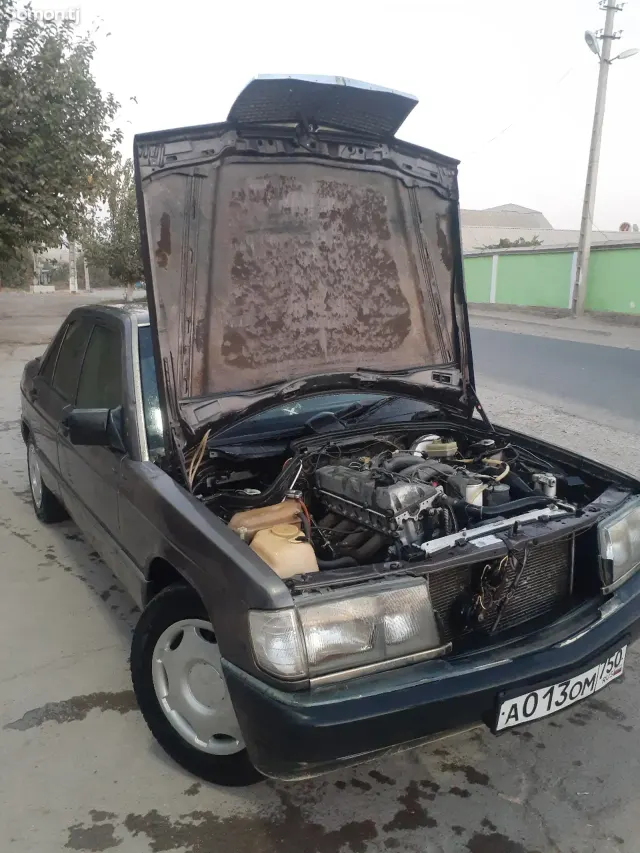 Mercedes-Benz W124 1991 · 1.8 MT