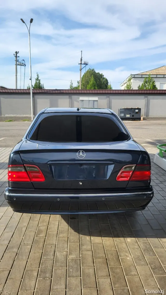 Mercedes-Benz E class 2001 · 3.2 AT