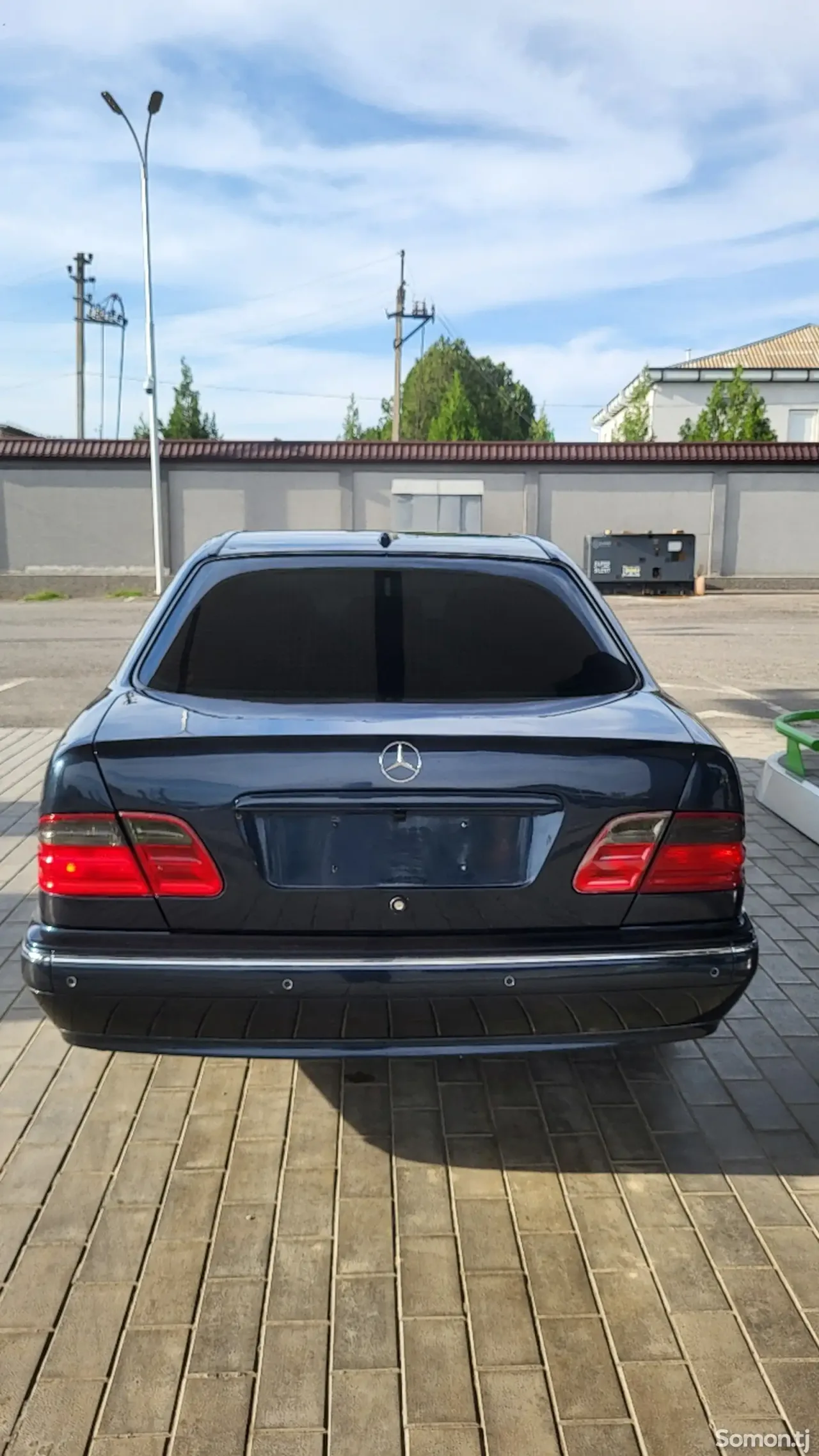 Mercedes-Benz E class 2001 · 3.2 AT