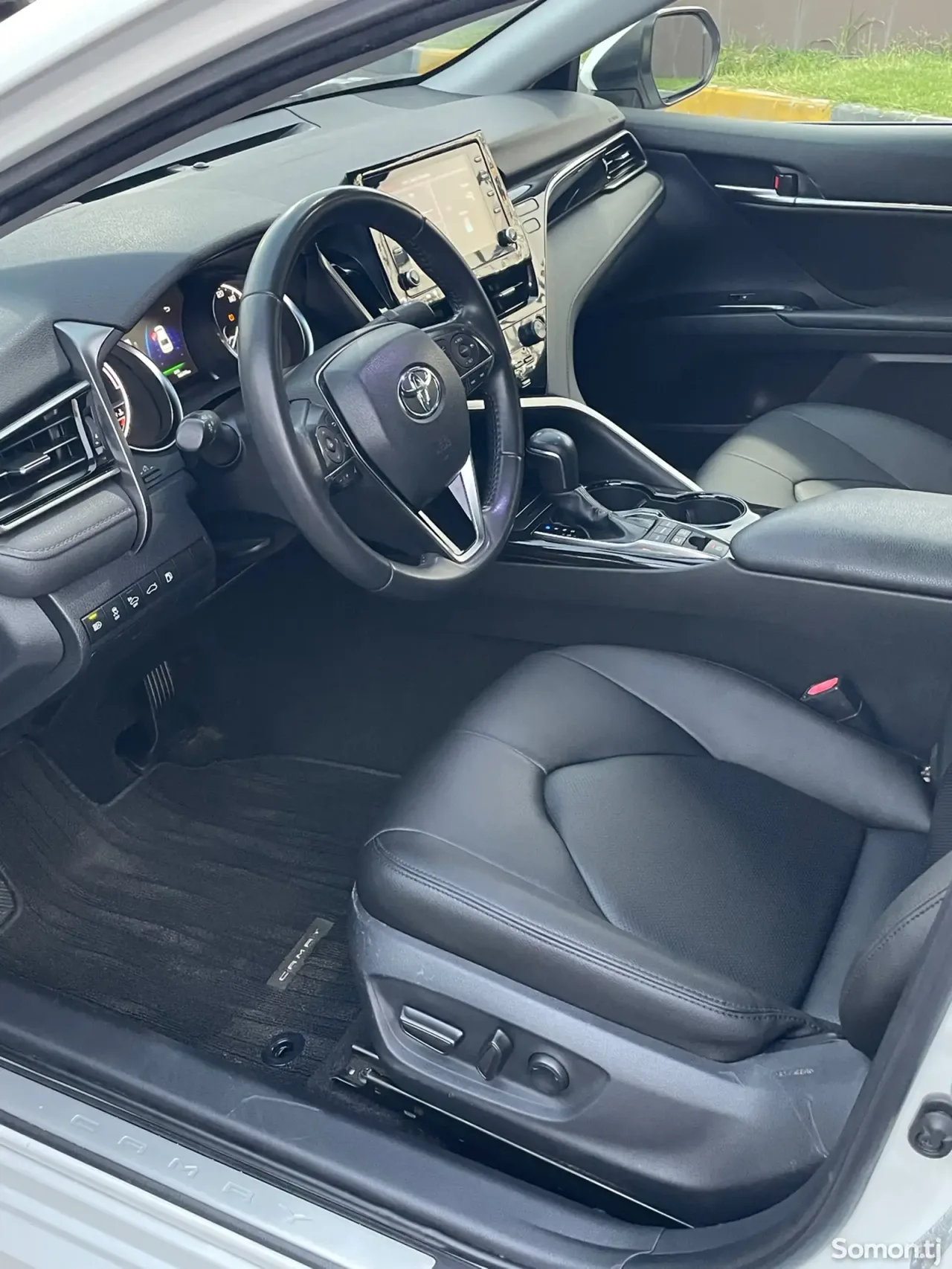 Toyota Camry 2019 · 2.5 AT