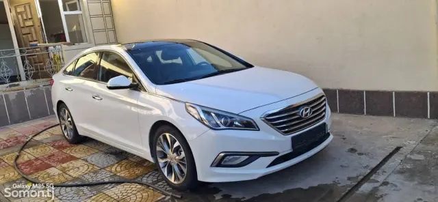 Hyundai Sonata 2015 · AT