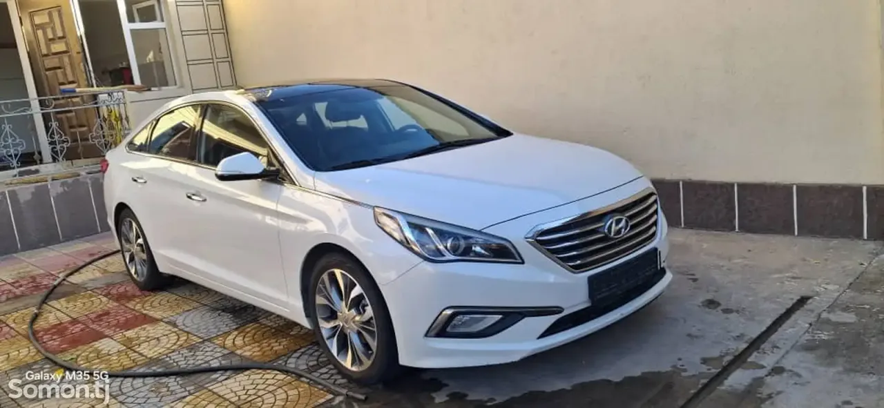 Hyundai Sonata 2015 · AT