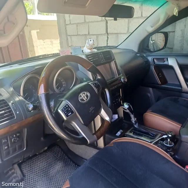 Toyota Land Cruiser Prado 2013 · 2.7 MT