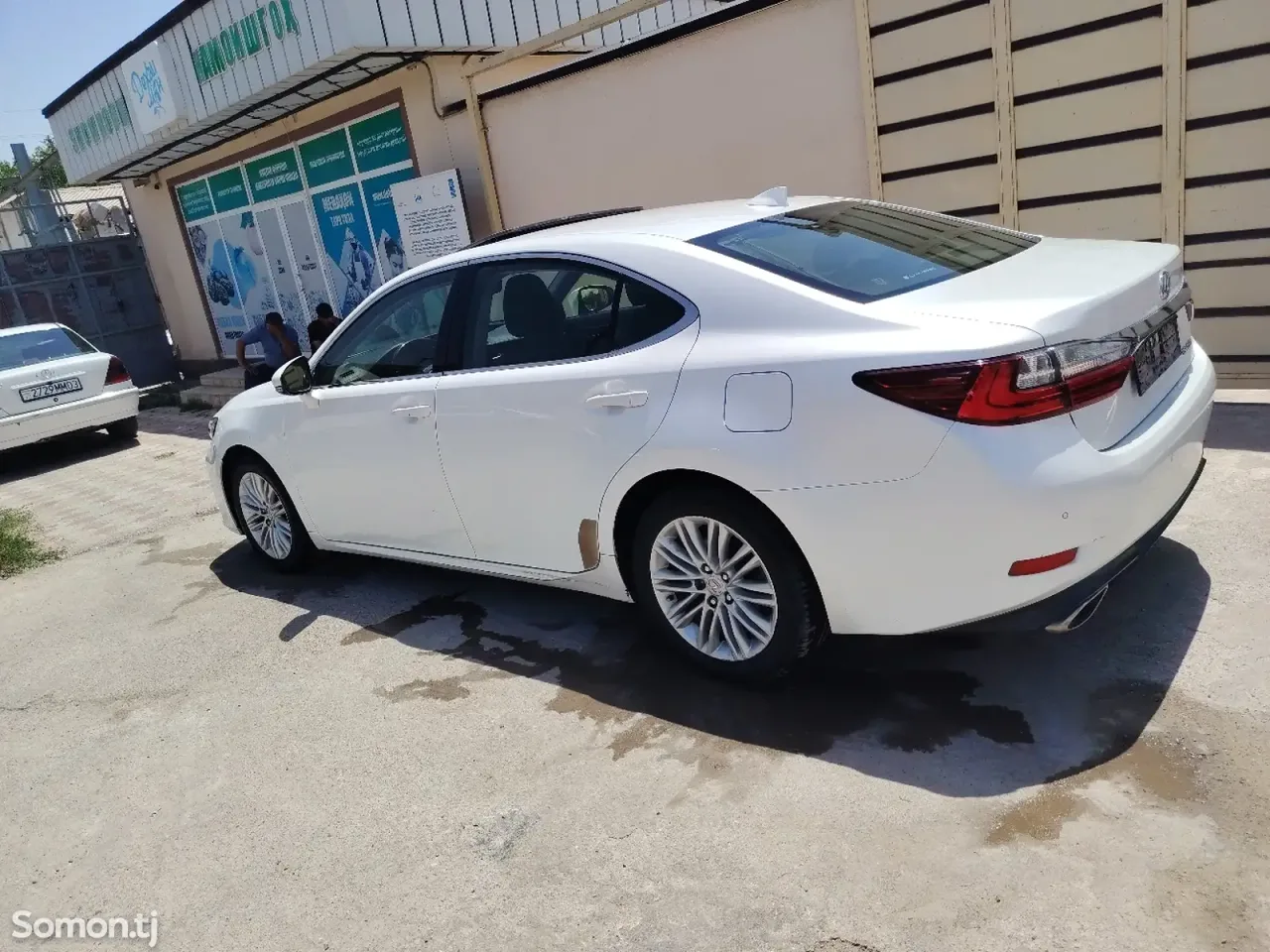 Lexus ES series 2016 · 2.5 AT