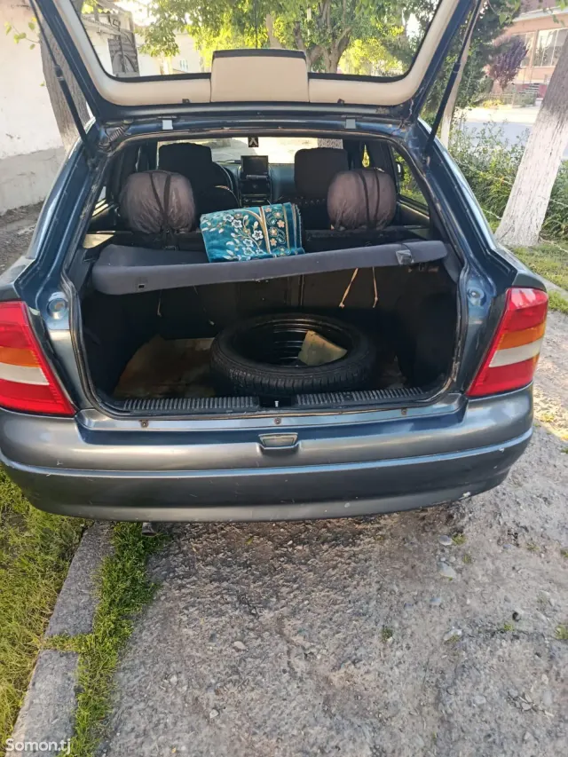 Opel Astra G 1998 · 1.6 MT