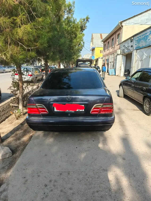 Mercedes-Benz E class 1995 · 2.0 MT