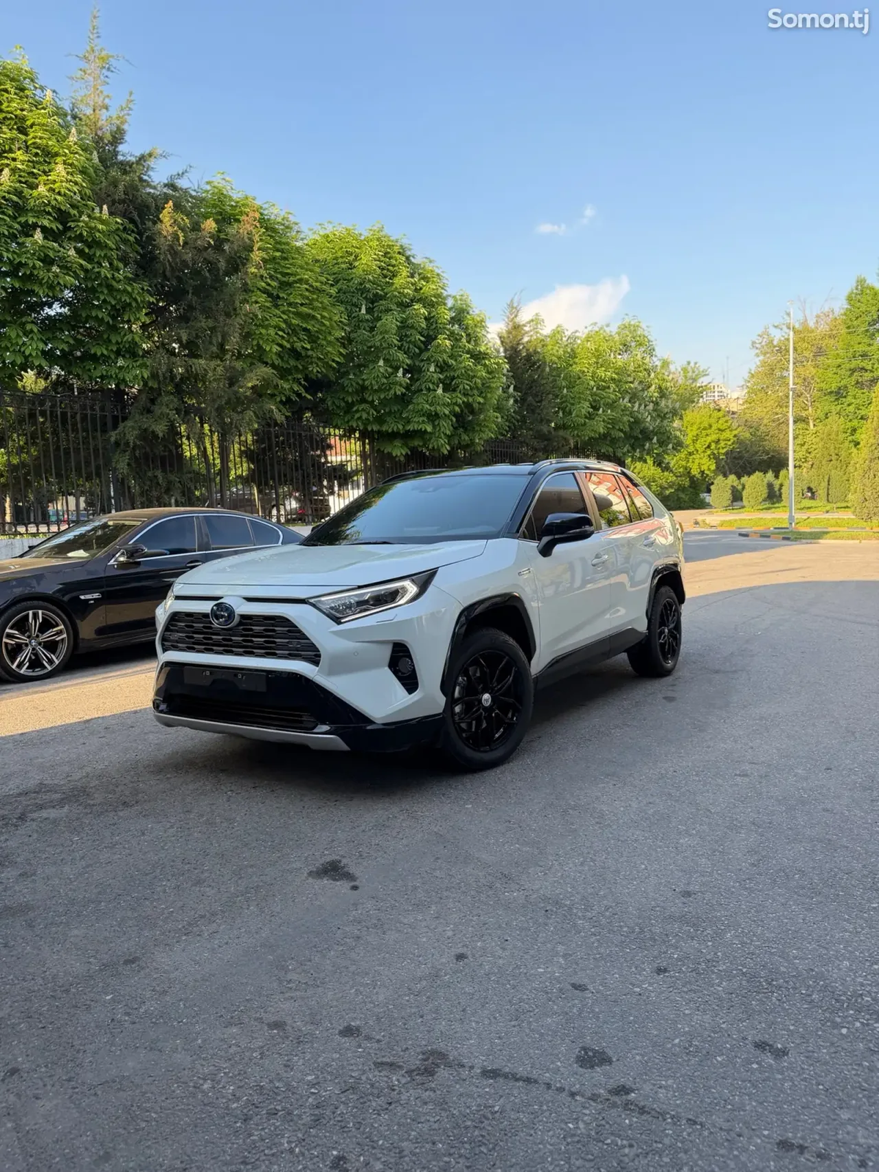 Toyota RAV 4 2021 · 2.5 AT