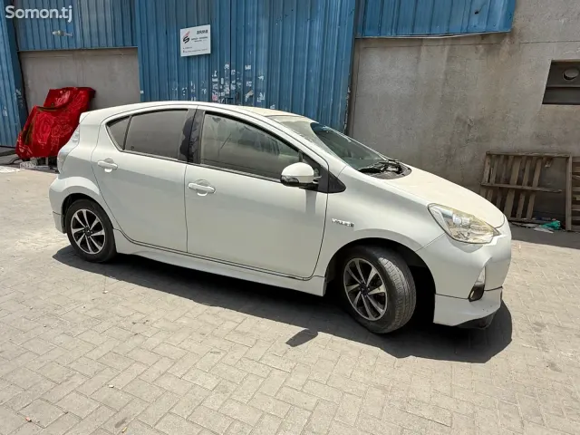 Toyota Aqua 2014 · 1.5 AT