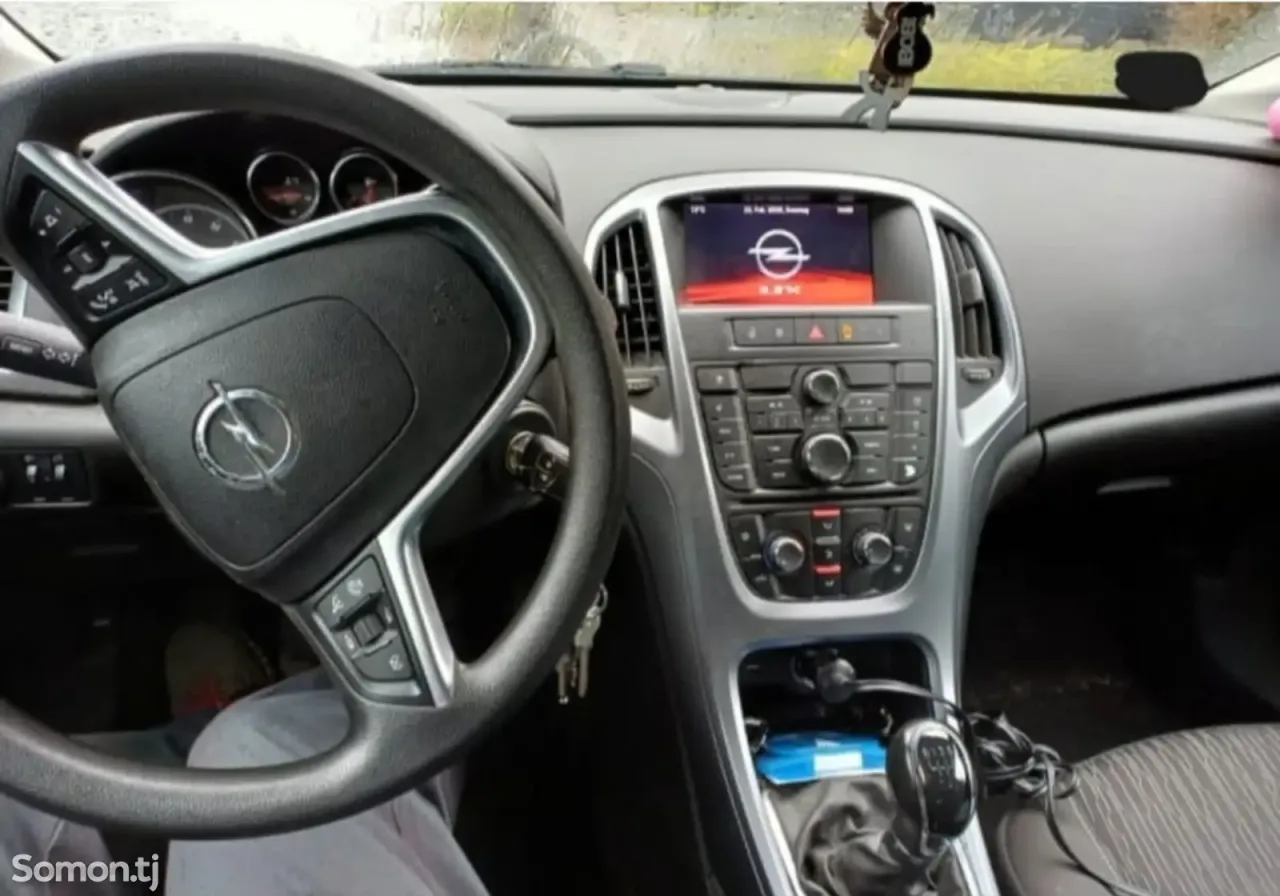 Opel Astra J 2014 · 1.6 MT