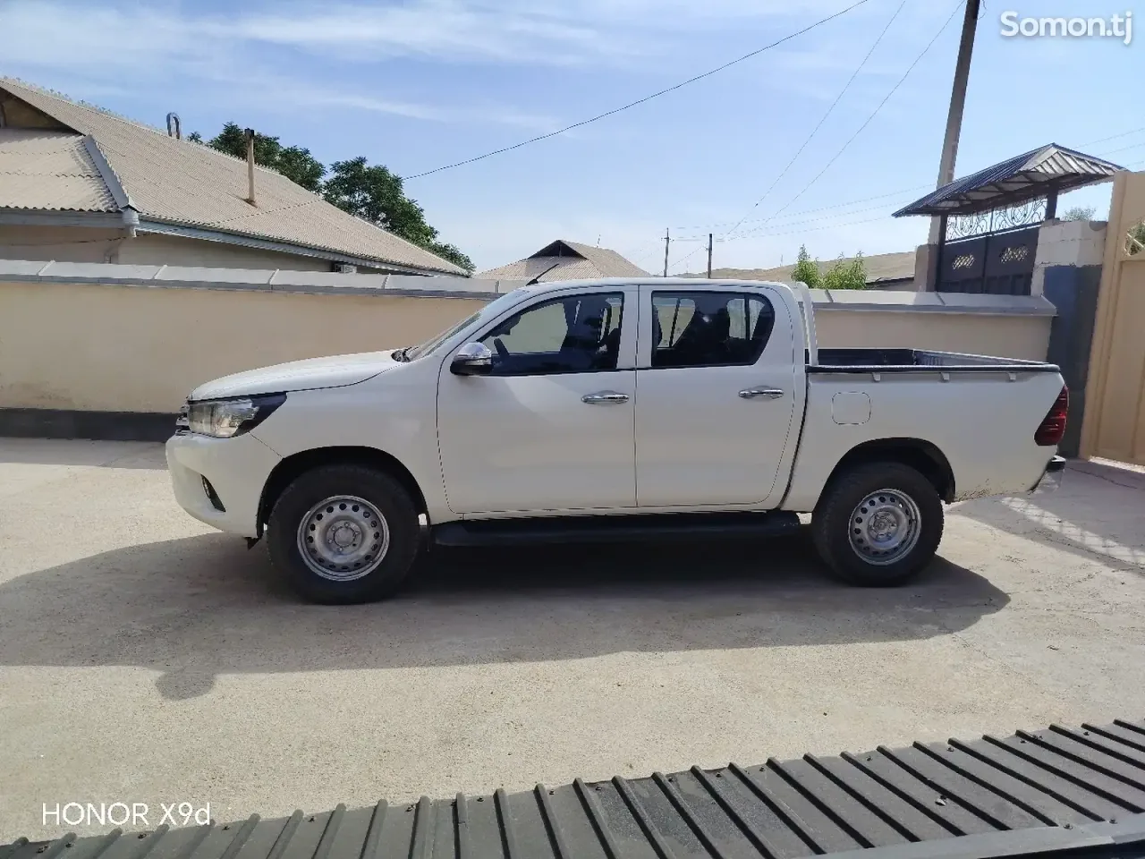 Toyota Hilux 2016 · 2.4 MT