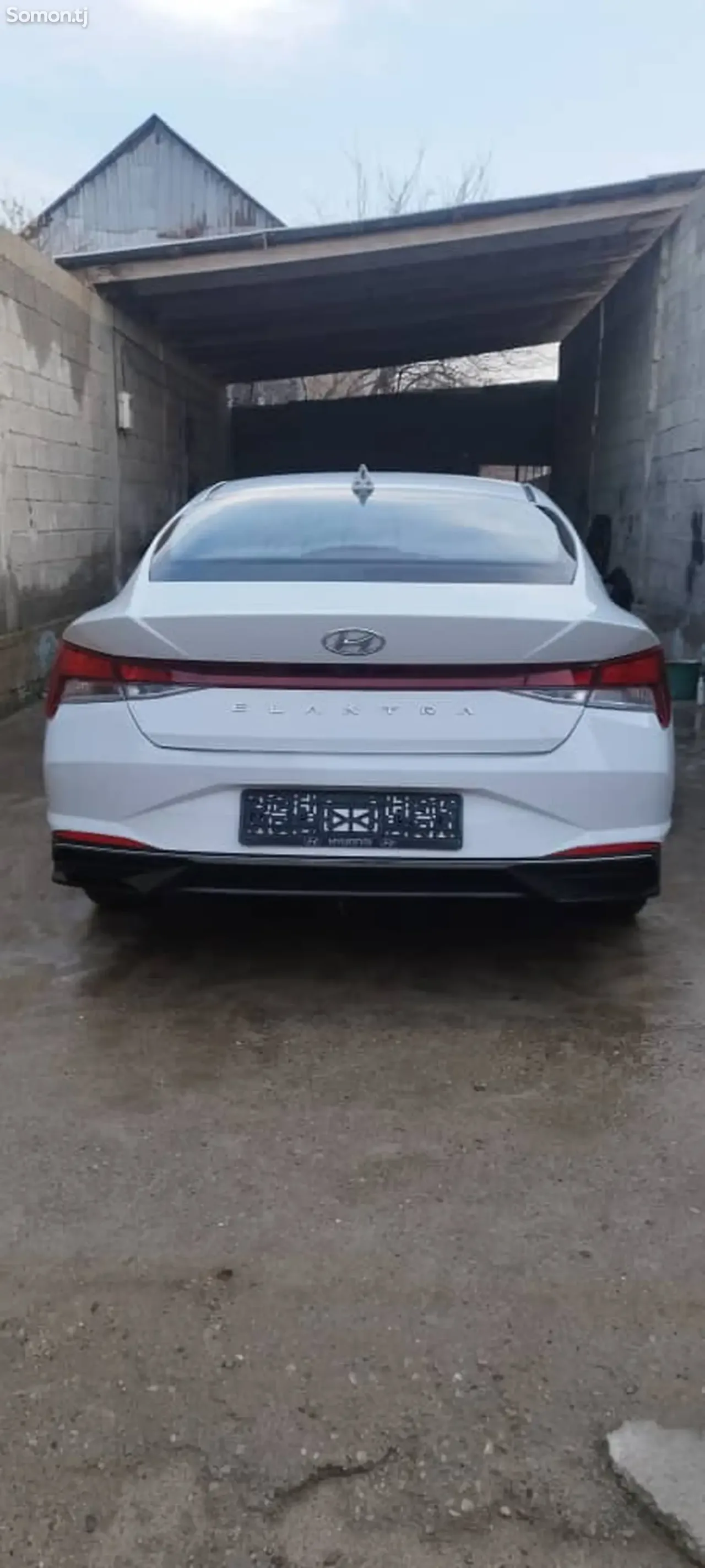 Hyundai Elantra 2022 · 1.6 AT