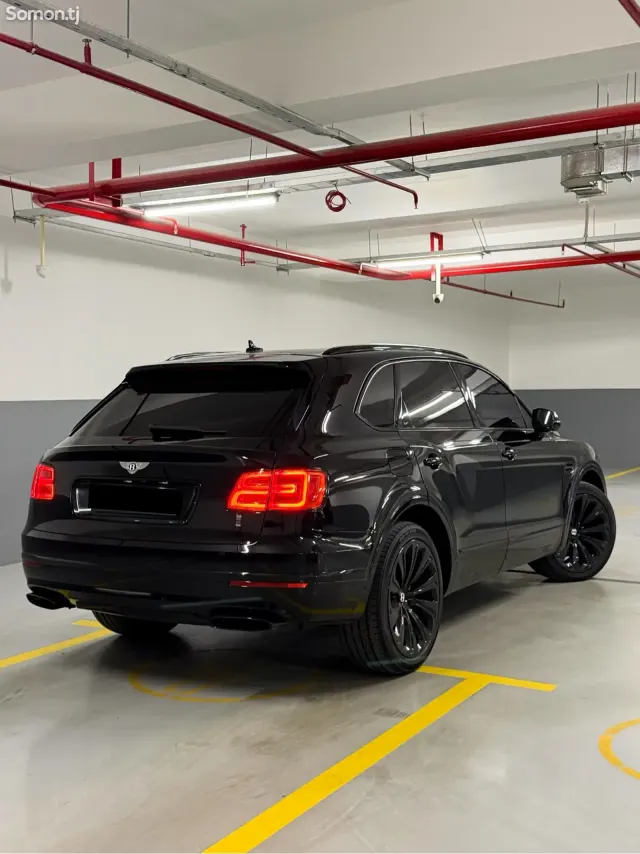 Bentley Bentayga 2018 · 6.0 AT