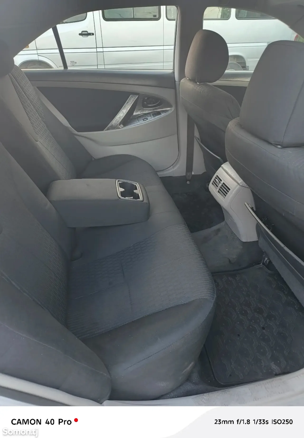 Toyota Camry 2011 · 2.4 AT