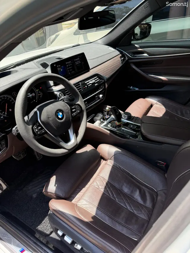 BMW 5 series 2018 · 2.0 AT