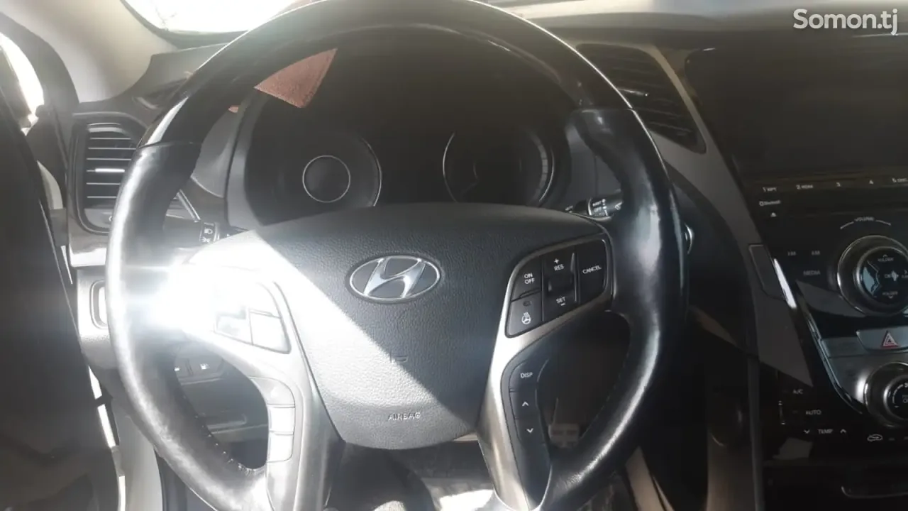 Hyundai Grandeur 2011 · 3.0 AT