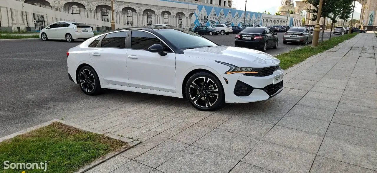 Kia K5 2021 · 1.6 AT