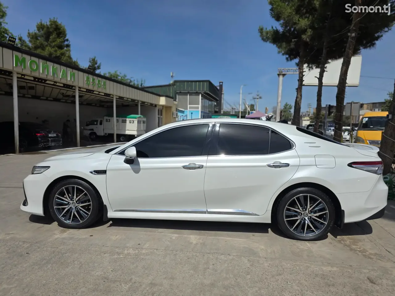 Toyota Camry 2020 · 2.5 AT