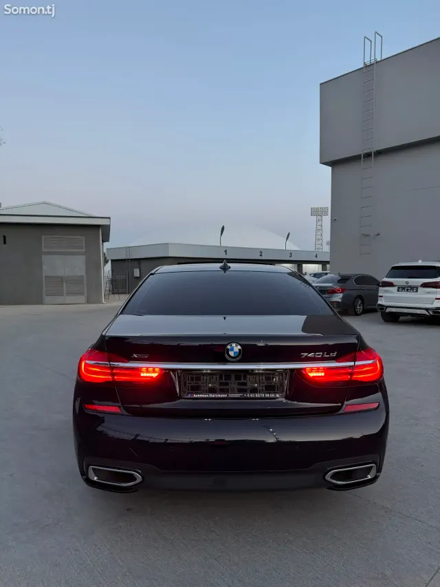 BMW 7 series 2018 · 0.4 AT