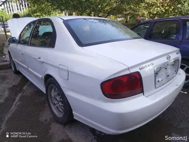Hyundai Sonata 2002 · 2.0 MT