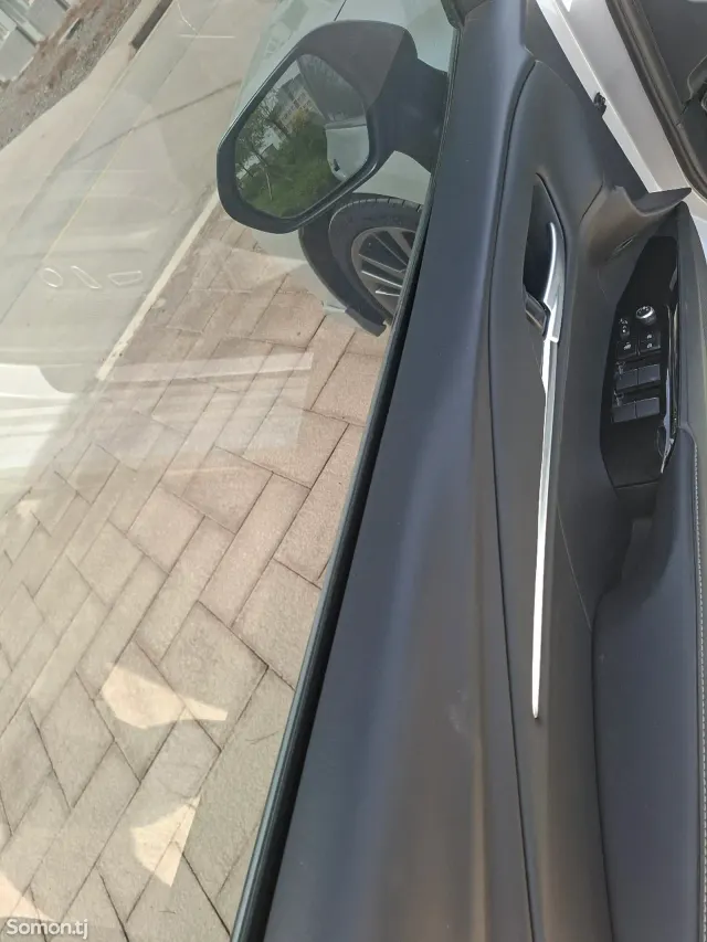 Toyota Camry 2025 · 2.0 AT