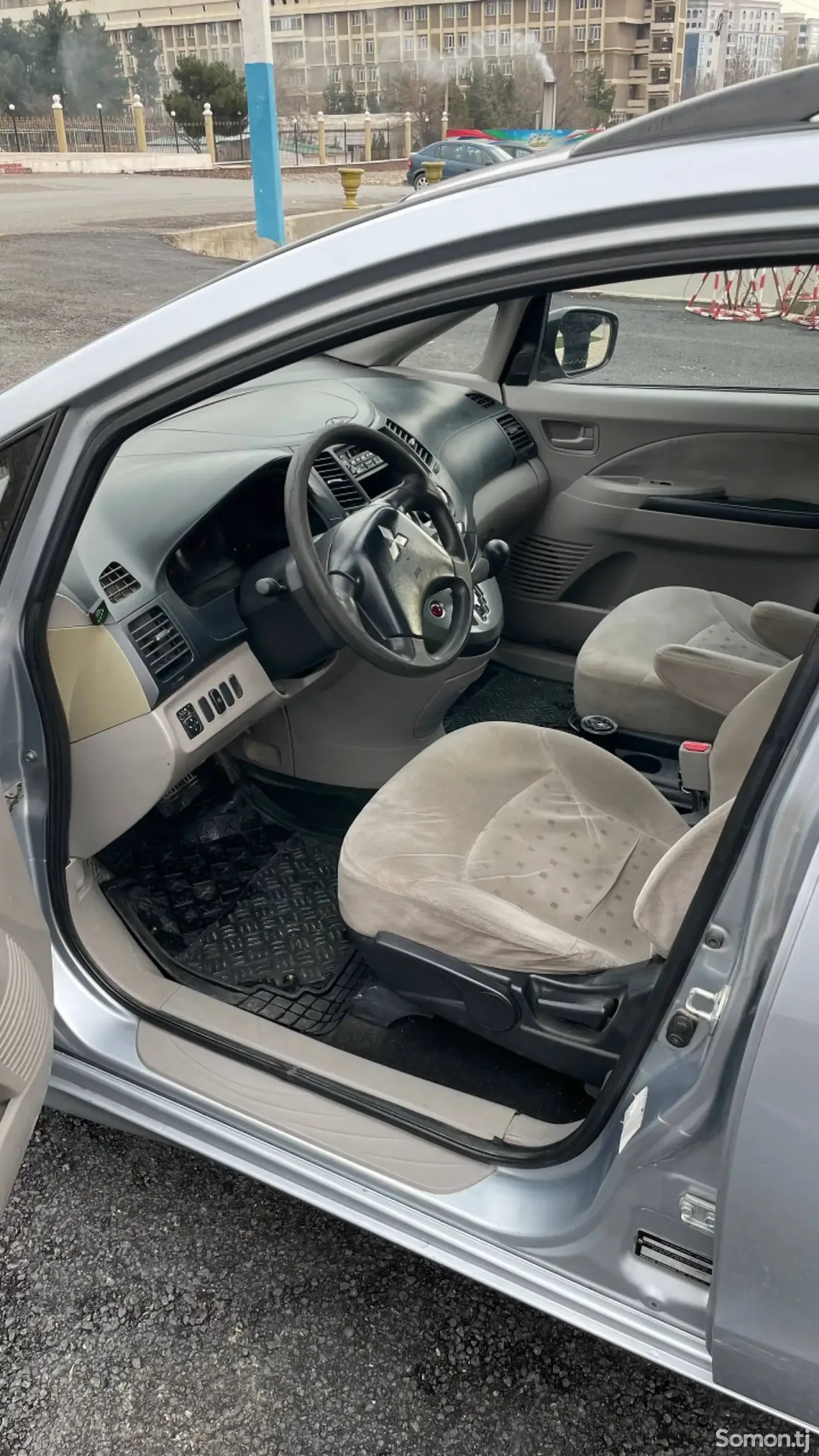 Mitsubishi Grandis 2007 · 2.4 AT
