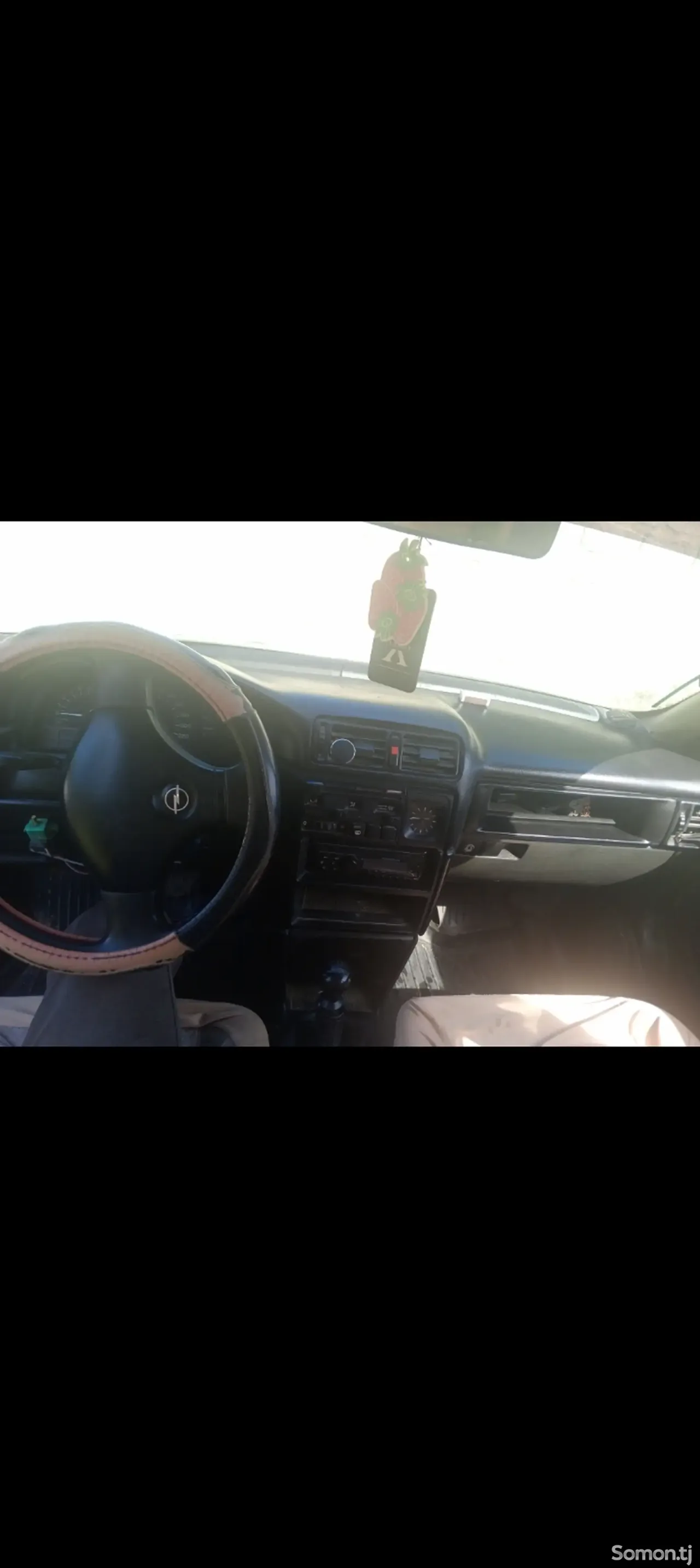 Opel Vectra A 1990 · 1.6 MT