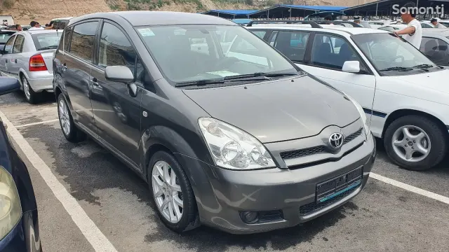 Toyota Avensis Verso 2007 · 2.2 MT