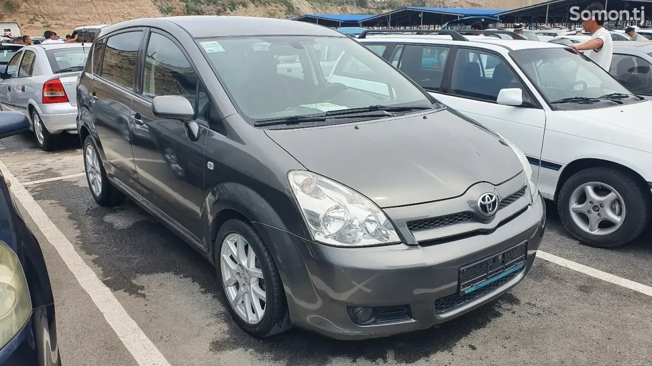 Toyota Avensis Verso 2007 · 2.2 MT
