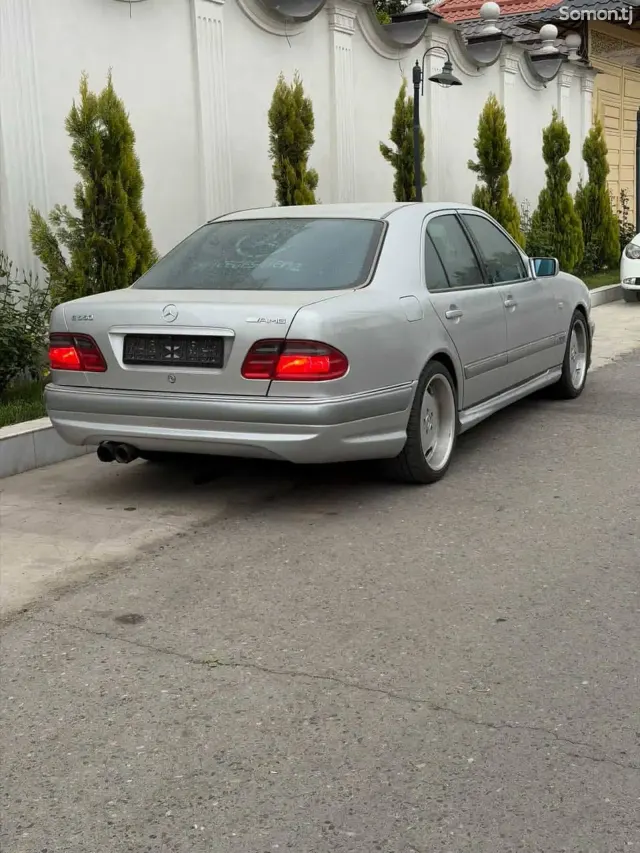 Mercedes-Benz E class 1999 · 2.1 MT