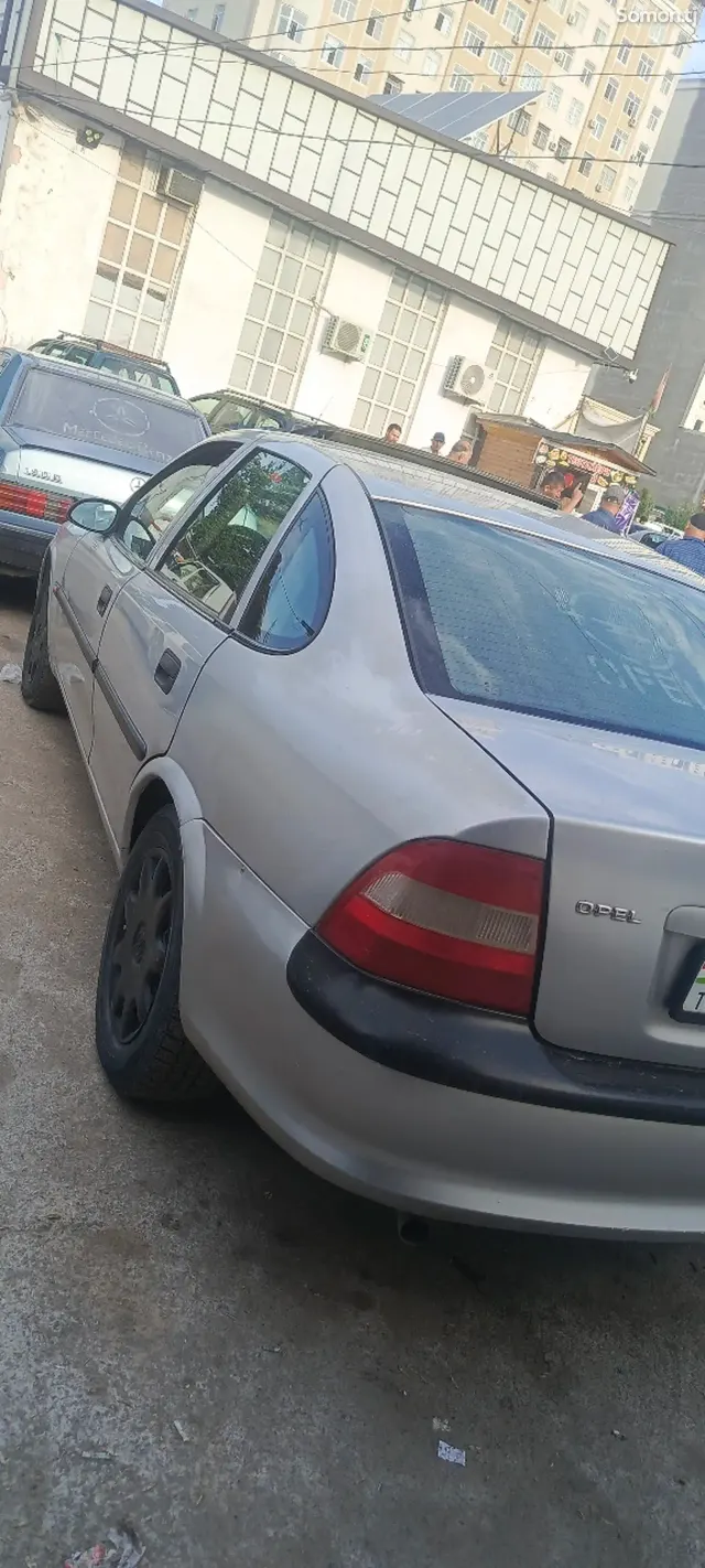 Opel Vectra C 1996 · 1.6 MT