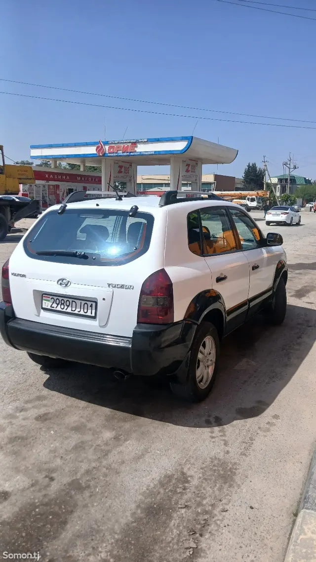 Hyundai Tucson 2007 · 2.0 MT