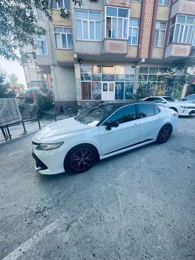 Toyota Camry 2018 · 3.5 AT