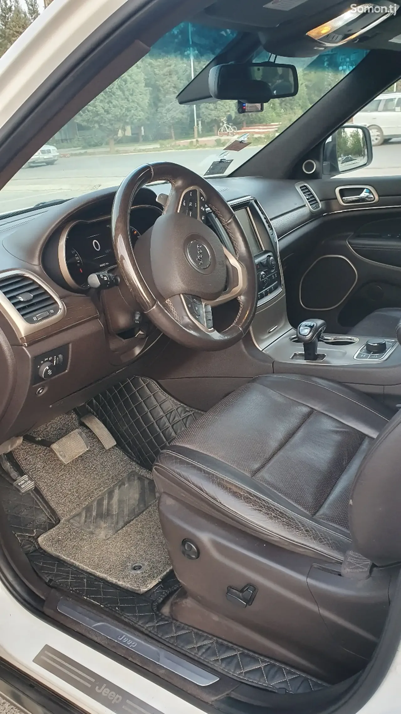 Jeep Grand Cherokee 2014 · 2.7 AT