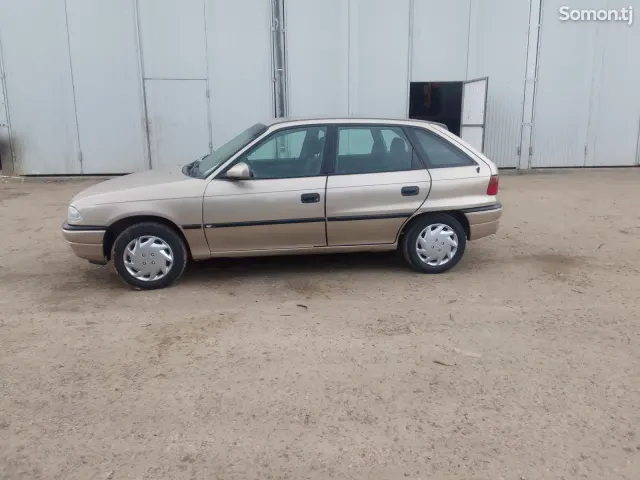 Opel Astra F 1997 · 1.6 MT