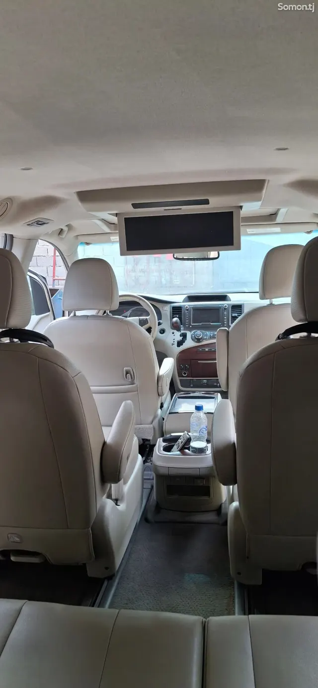 Toyota Sienna 2014 · 3.5 AT