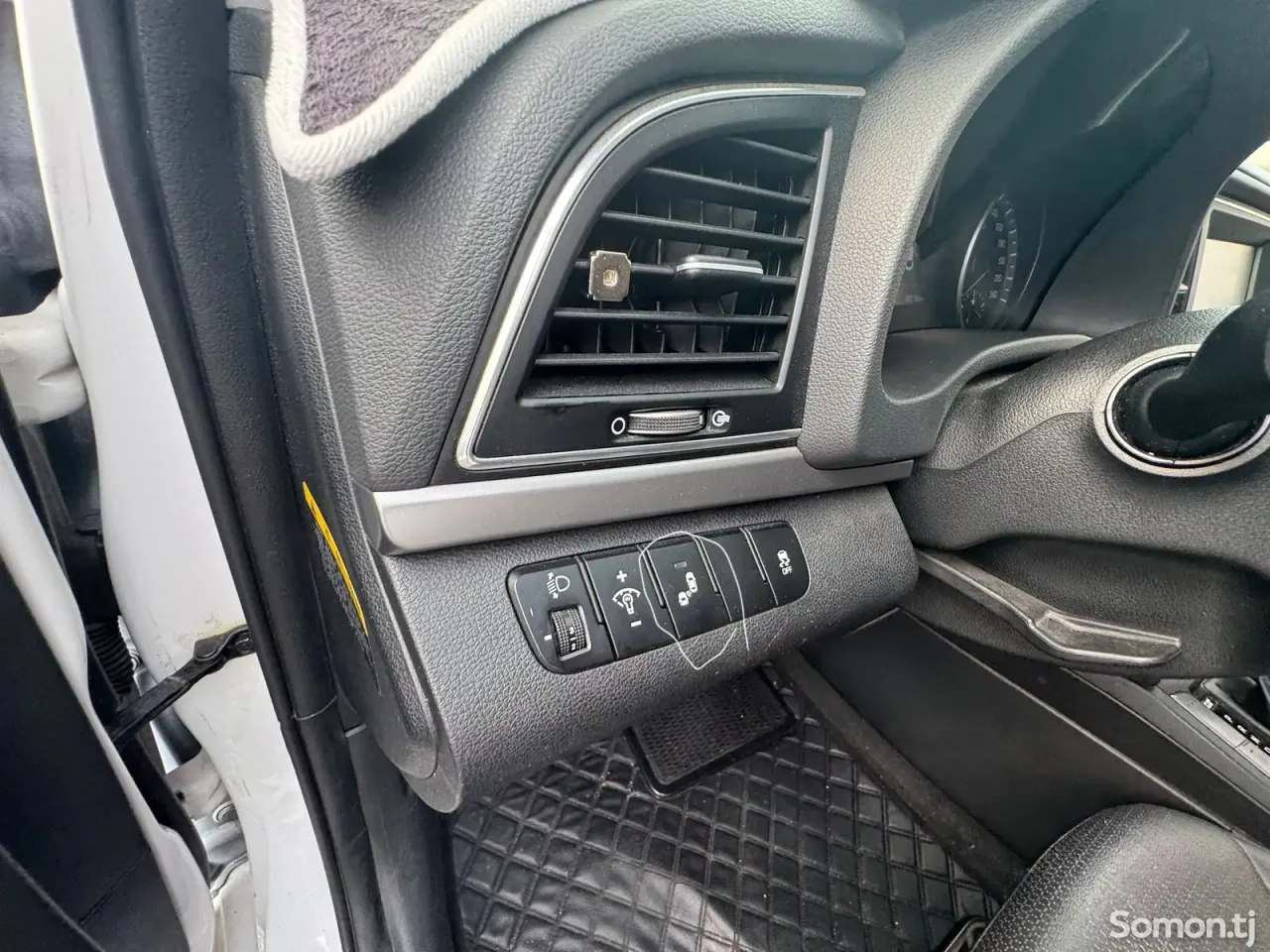 Hyundai Avante 2016 · 1.6 AT