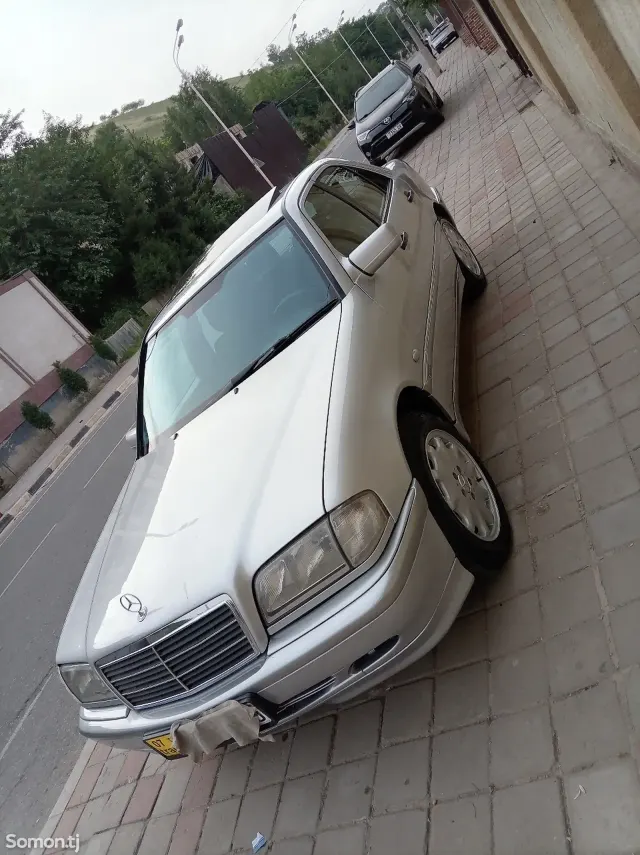 Mercedes-Benz C class 2000 · 2.4 AT