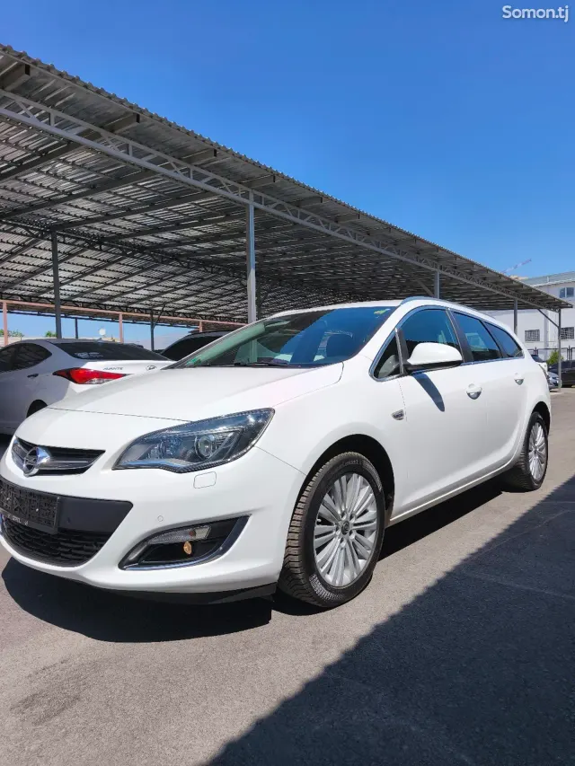 Opel Astra J 2015 · 2.0 AT
