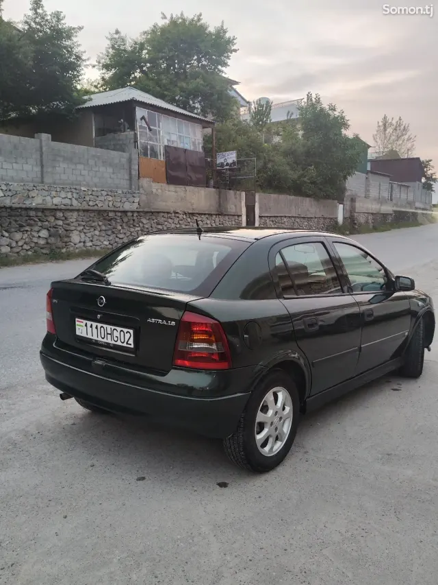 Opel Astra G 1999 · 1.6 MT