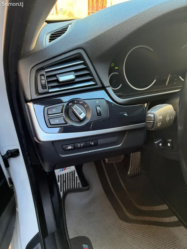 BMW 5 series 2016 · 3.0 AT
