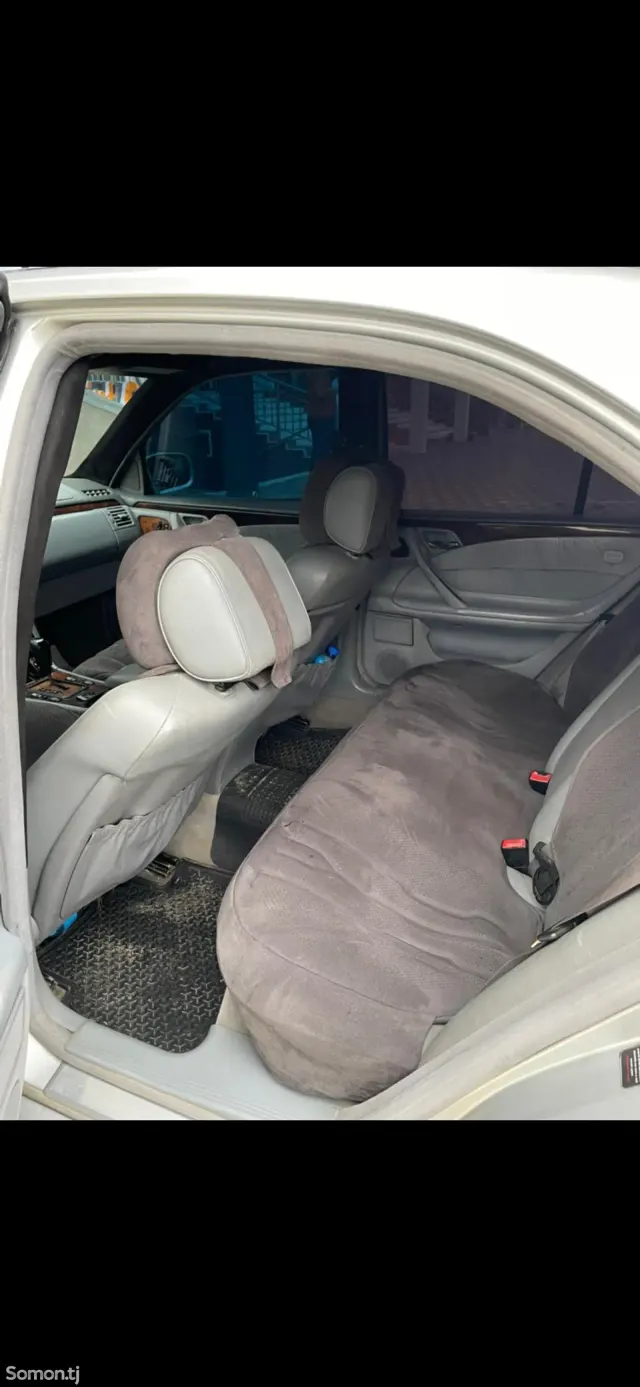 Mercedes-Benz E class 2001 · 3.2 AT
