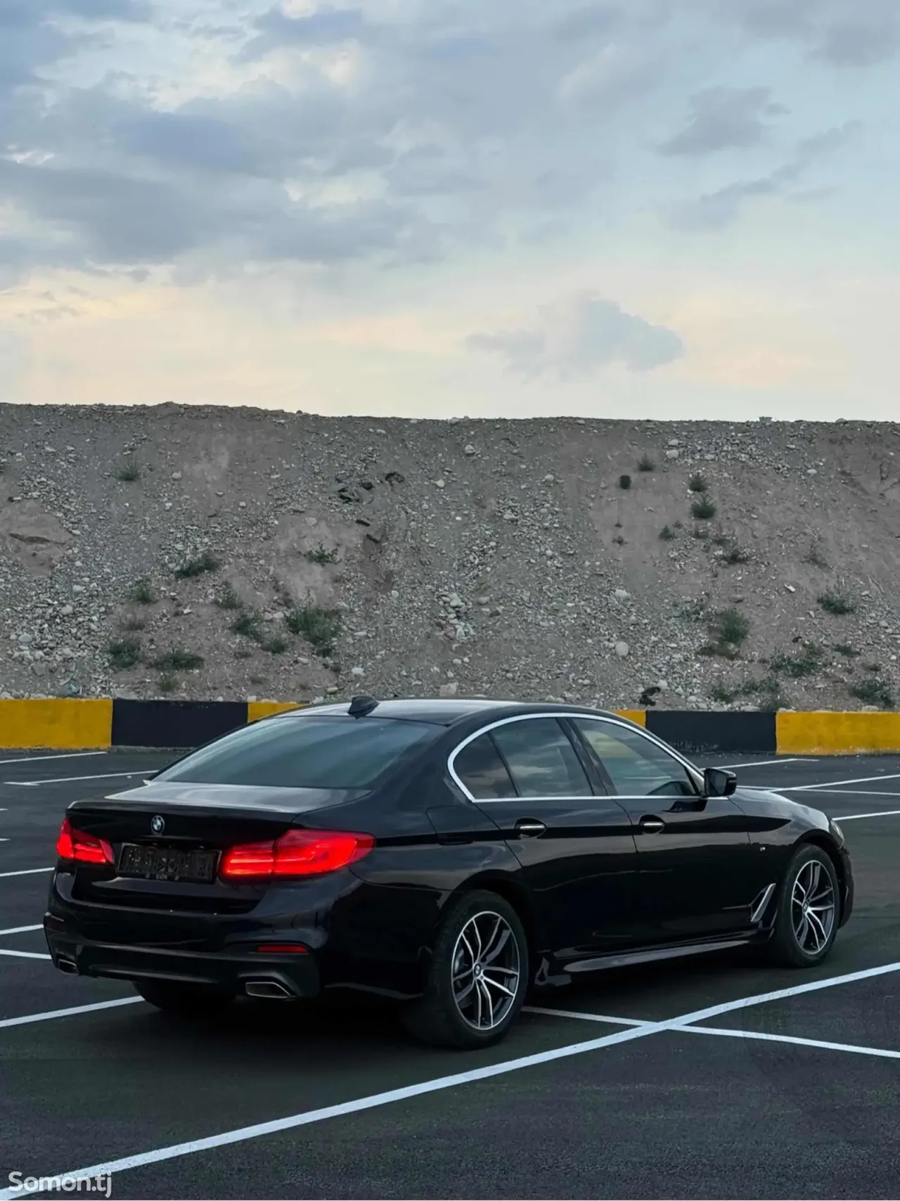 BMW 5 series 2018 · 2.0 CVT
