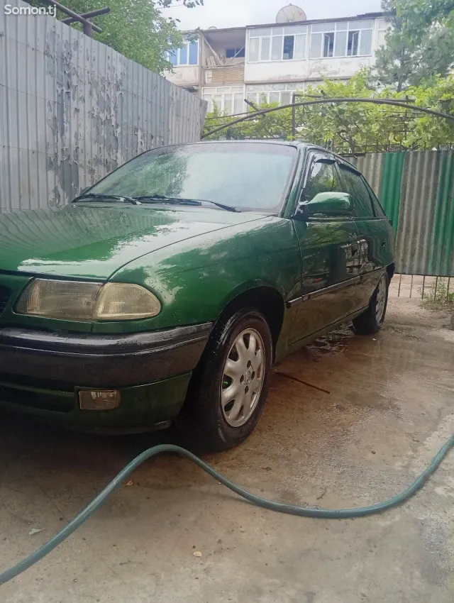 Opel Astra F 1996 · 1.6 MT