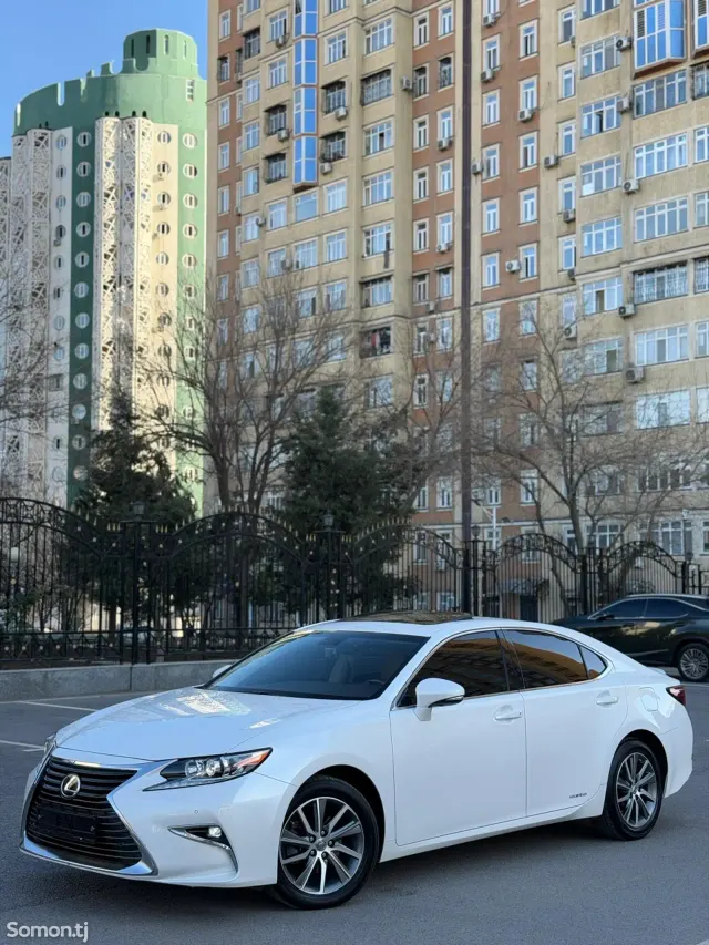 Lexus ES series 2017 · 2.5 AT